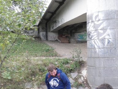 57,02 PB - sdlo bezdomovc pod mostem na Veslask ostrov